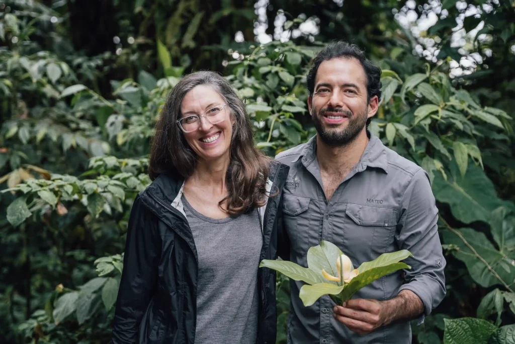 Mateo Roldán and Vanessa Handley witha a Magnolia mashpi flower
